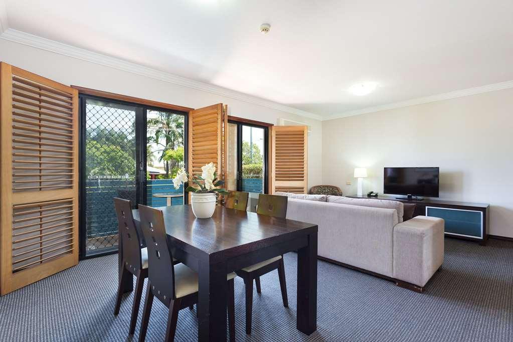 Ramada By Wyndham Brisbane Windsor Hotel Room photo
