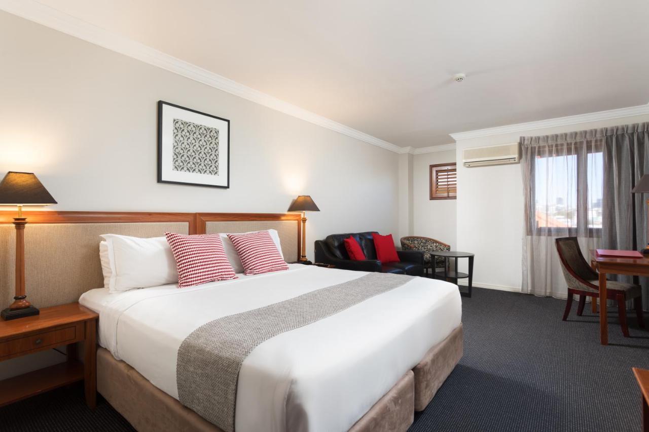 Ramada By Wyndham Brisbane Windsor Hotel Exterior photo